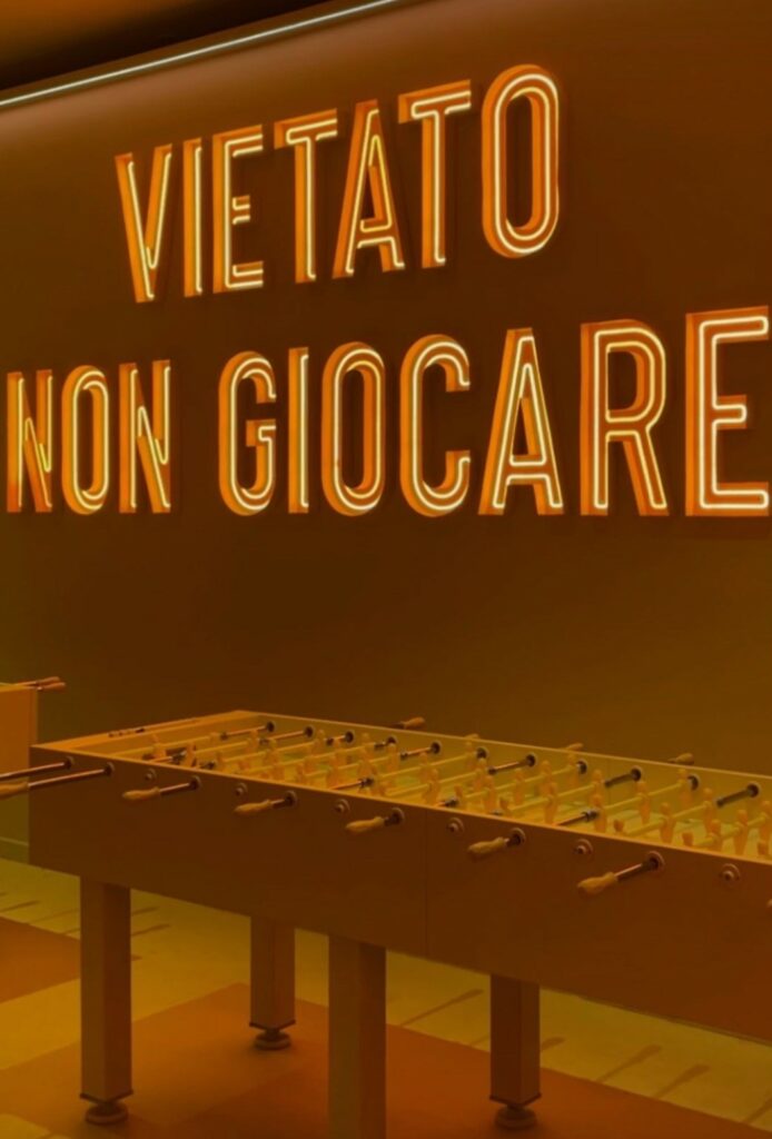 Color Hotel, una sala. Foto di Grazia Merelli