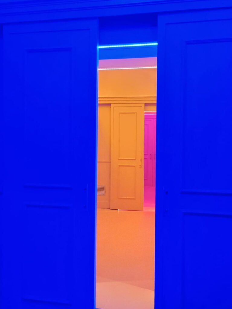 Color Hotel, Labirinto di stanze. Foto di Grazia Merelli